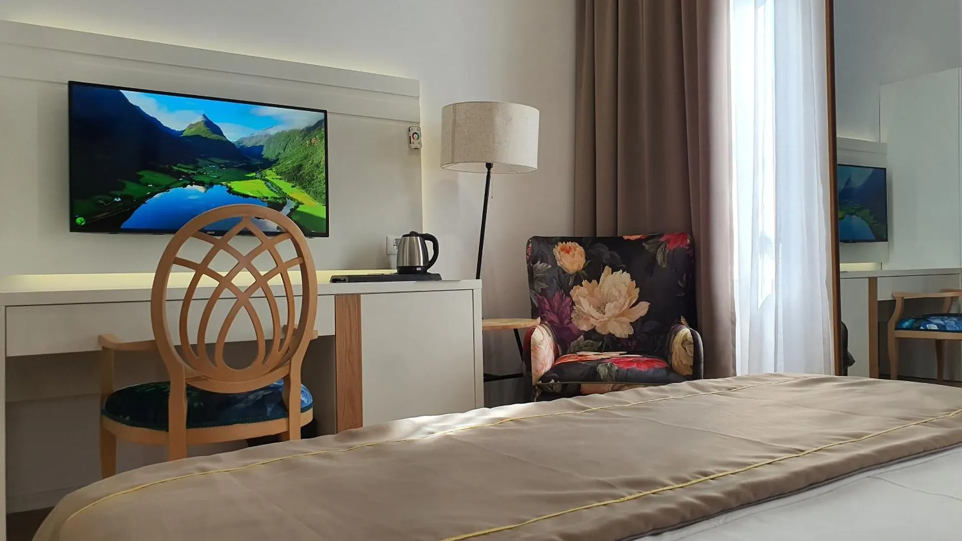 Heiress Hotel Sarandë 4*,  Albanien